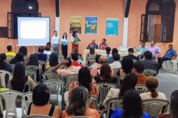 Público reunido para lançamento de livros da SertãoCult em Camocim
